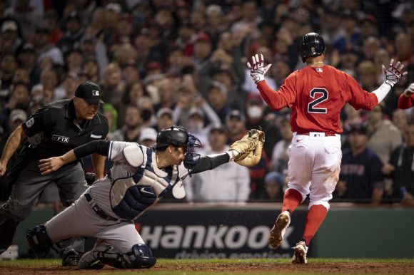 Los Medias Rojas le pegaron a Yankees y van a Serie Divisional