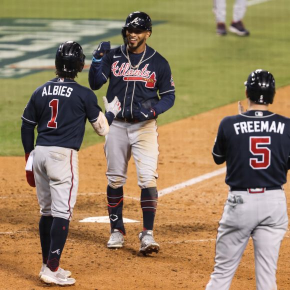 Los Bravos apalearon a Dodgers y se colocan a un triunfo de la Serie Mundial