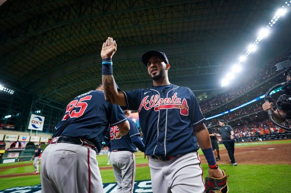 Los Bravos pegan primero y toman ventaja en la Serie Mundial