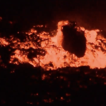 Volcán de La Palma expulsa bloques del tamaño de una casa