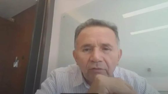 (VIDEO) Senador de Morena insulta a Lilly Téllez en sesión virtual; olvidó apagar su micrófono