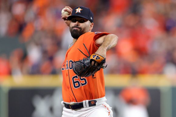José Urquidy se llevo el triunfo y los Astros empataron la Serie Mundial