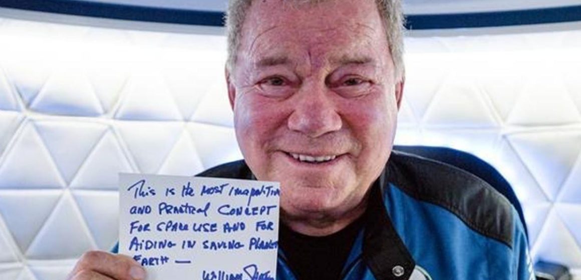 A los 90 años, el “capitán Kirk” viaja al espacio con Blue Origin