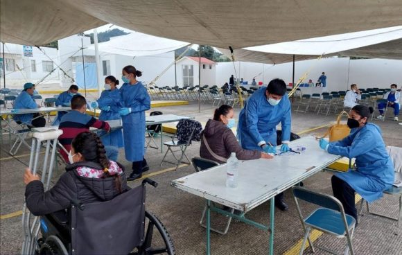Inició la vacunación para habitantes de 30 municipios Sierra Norte y Nororiental: Salud