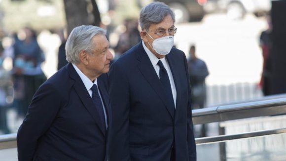 AMLO asiste al funeral de Celeste Batel, esposa de Cuauhtémoc Cárdenas