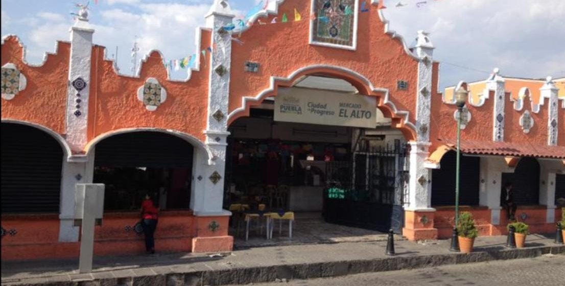 El mercado de El Alto será renovado con espacios especiales para los artistas: Miguel Barbosa