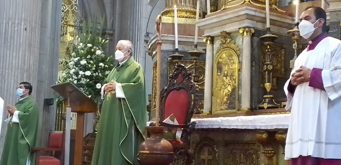 Dedica arzobispo de Puebla misa dominical a familias afectadas por explosión