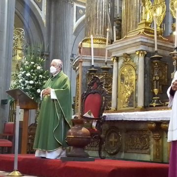 Dedica arzobispo de Puebla misa dominical a familias afectadas por explosión