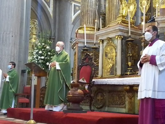 ee849658-4621-4f4f-a9f1-e4ce3b3b22f1 Dedica arzobispo de Puebla misa dominical a familias afectadas por explosión