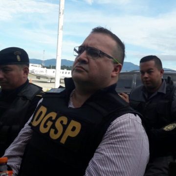 FGR emitió orden de aprehensión contra siete exfuncionarios del gobierno de Javier Duarte