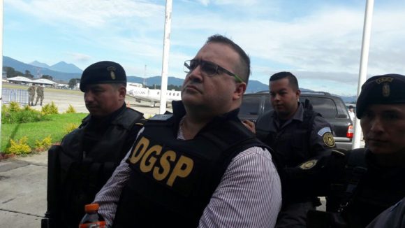 Aíslan a Javier Duarte por sospecha de Covid-19