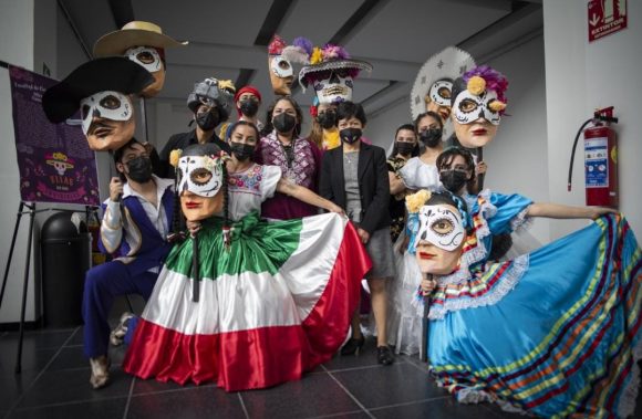La rectora Lilia Cedillo inaugura el Festival de Día de Muertos en el Complejo Cultural Universitario