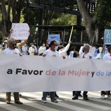 Grupos provida y familias en contra del aborto participaron en la marcha por la Mujer y la Vida en Puebla