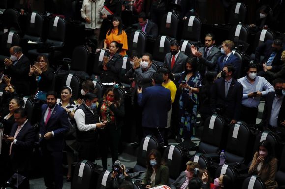 Jóvenes tendrán que dar de alta RFC; miscelánea fiscal 2022