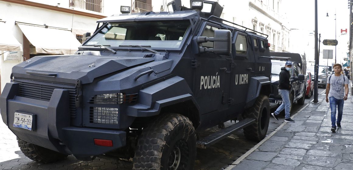 Granaderos resguardaron el cabildo y el traslado de cientos de cajas en palacio municipal