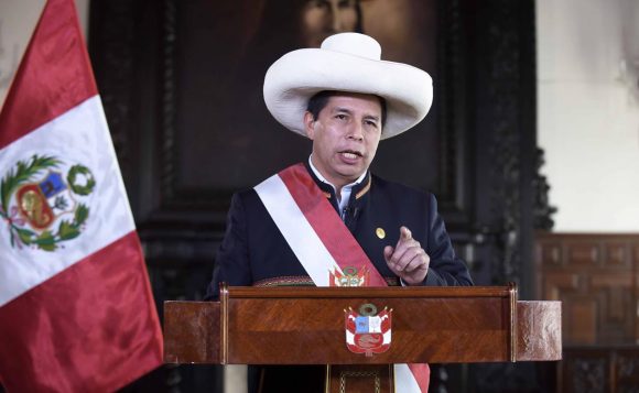 Pedro Castillo, presidente de Perú, anuncia renuncia de todo su gabinete