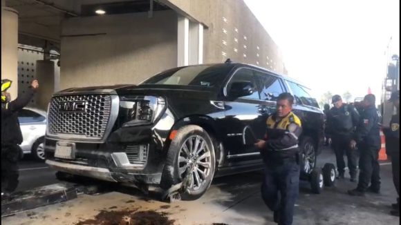 Balacera afuera de Terminal 2 del AICM. Saldo 1 muerto