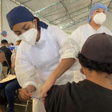 Extiende Salud jornada de vacunación en sierras Nororiental y Norte