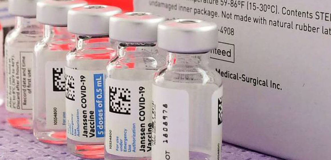 Moderna alista vacuna contra Ómicron; Pfizer prevé pronto retorno a la normalidad