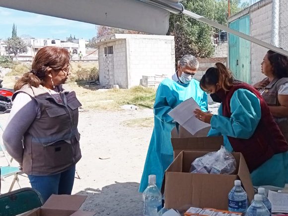 1 Mantiene SEDIF entrega de paquetes alimentarios y cobertores a familias afectadas de Xochimehuacan