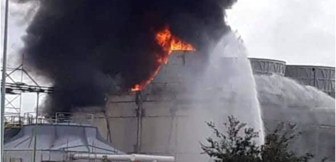 Reportan incendio en la refinería de Pemex en Cadereyta