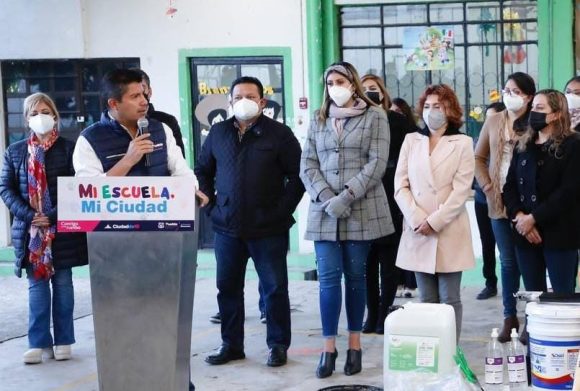 Inicia mantenimiento de 10 escuela en la capital con bolsa de medio millón de pesos