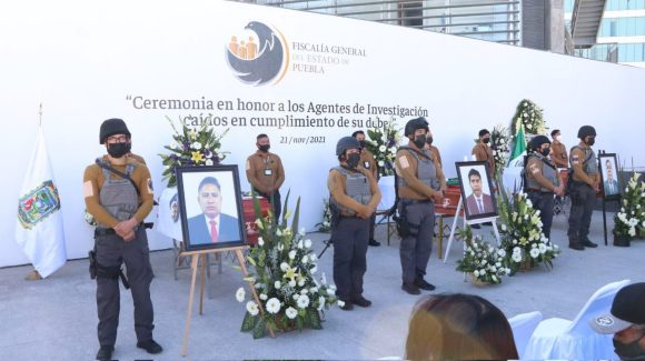 Fiscalía vincula 11 policías de Temachalco por usurpación de funciones y uso indebido de uniformes o condecoraciones