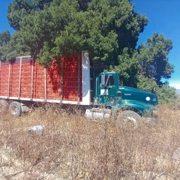 Recupera Policía Estatal camión cargado con pollo