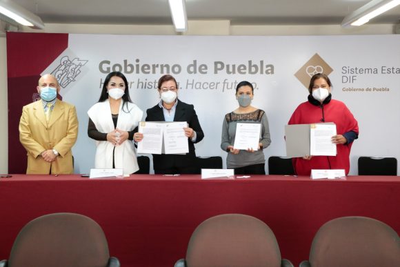 Para contribuir a la formación de jóvenes, SEDIF firma convenio con universidades