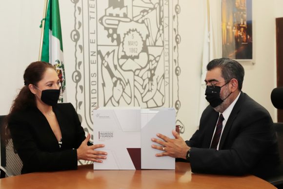 842d03e0-2583-4802-9c7c-1509db969a18 Entrega gobierno de Puebla paquete fiscal 2022 al Congreso Local