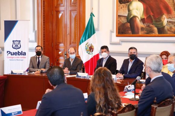 89734658973458973589734592345 Becas para hijas e hijos de policías del municipio de Puebla, pacto Eduardo Rivera y empresarios