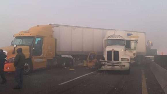 (VIDEO) Carambola entre tráileres y autos cierran el Circuito Exterior Mexiquense con dirección a Puebla