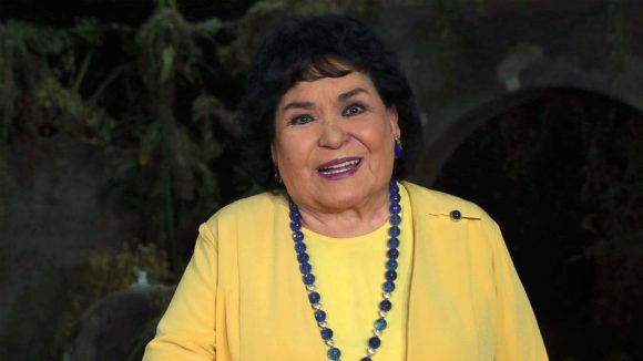 Carmen Salinas sigue sin evolución; sus movimientos son involuntarios, dice su nieta