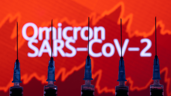 Variante Ómicron es un riesgo muy alto para el mundo: OMS