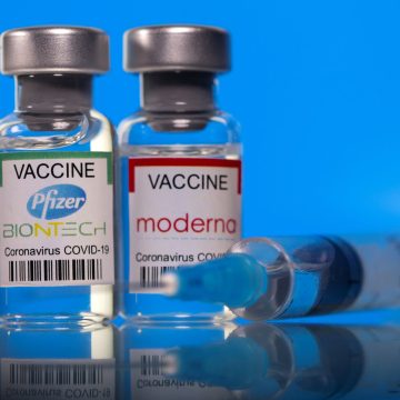 Mexicanos buscan tercera dosis de vacuna en EU