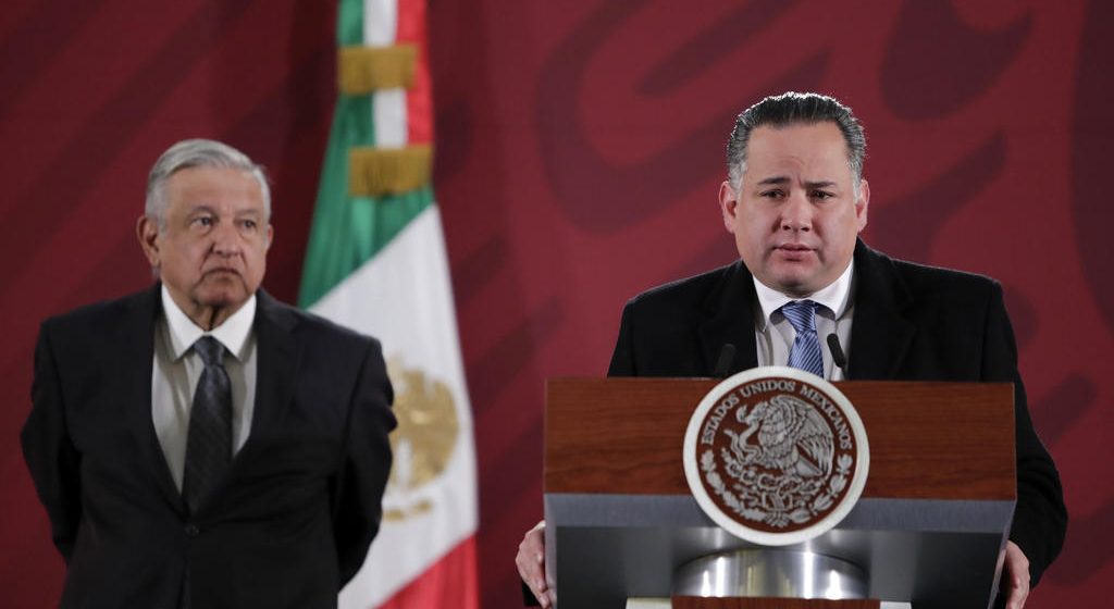 No descartamos la posibilidad de dar embajada a Santiago Nieto: AMLO