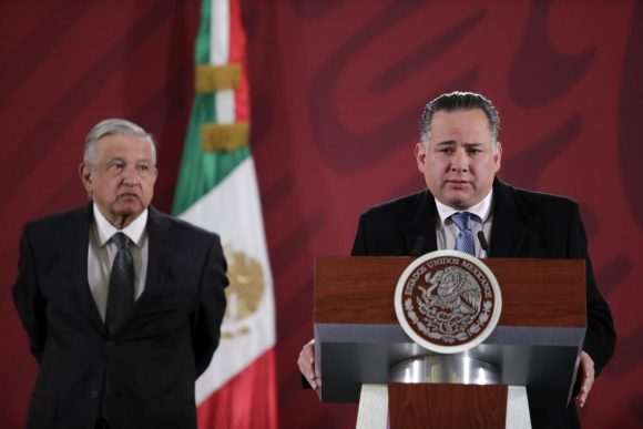 No descartamos la posibilidad de dar embajada a Santiago Nieto: AMLO