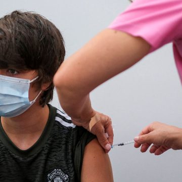 Gobierno Federal impugna orden de vacunar a menores de 12 a 17 años