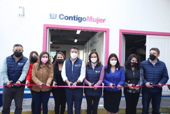 Eduardo Rivera Pérez impulsa el emprendimiento de las mujeres con centros de desarrollo