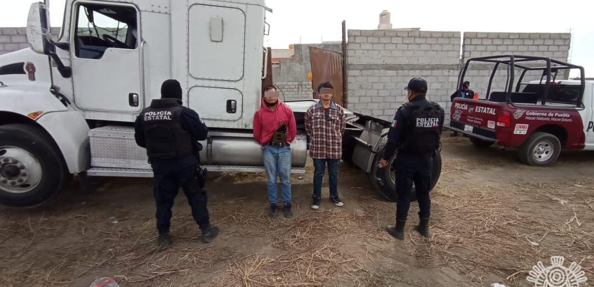 Policía Estatal frustra robo de tractocamión