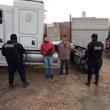 Policía Estatal frustra robo de tractocamión