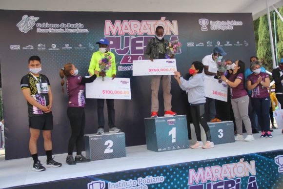 Isabel Oropeza y Rodgers Ondati conquistaron el Maratón de Puebla 2021