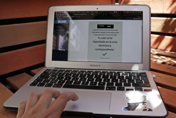 BUAP . ELECCIÓN CONSEJO UNIVERSITARIO Participación y orden caracterizan el arranque de la jornada electoral para renovar el Consejo Universitario