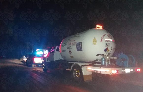 d57d080f-b8b9-4ea7-b53c-a84e7d3f1b8b Policía Estatal asegura pipa presuntamente utilizada para el robo de gas LP en Tlalancaleca