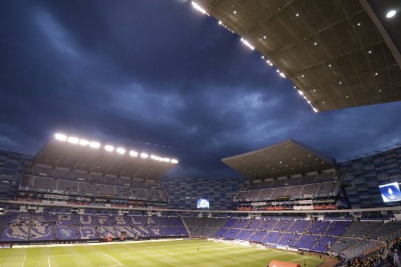 Habilita SMT transporte nocturno para partido Puebla-Chivas