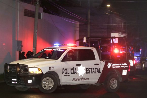 Detiene Policía Estatal a dos presuntos narcomenudistas en Xoxtla
