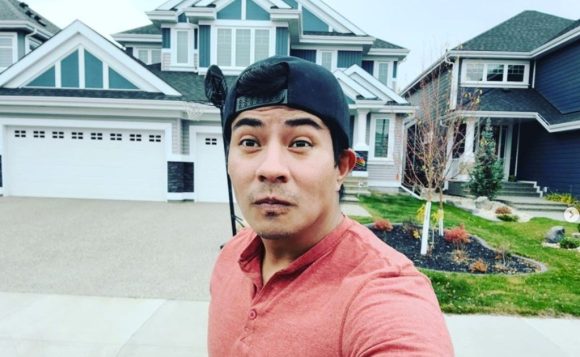 Mexicano que trabaja como albañil muestra su casa que compró en Canadá