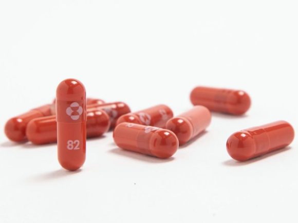 Aprueba Reino Unido pastilla anticovid molnupiravir de Merck
