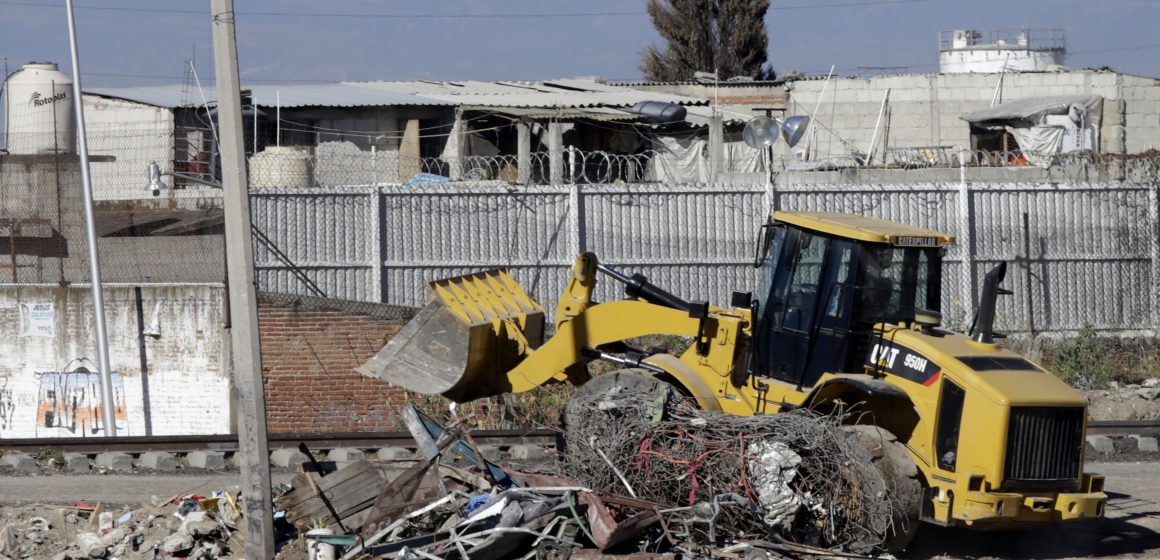 Instruye gobernador agilizar construcción de casas para familias afectadas por explosión de Xochimehuacan