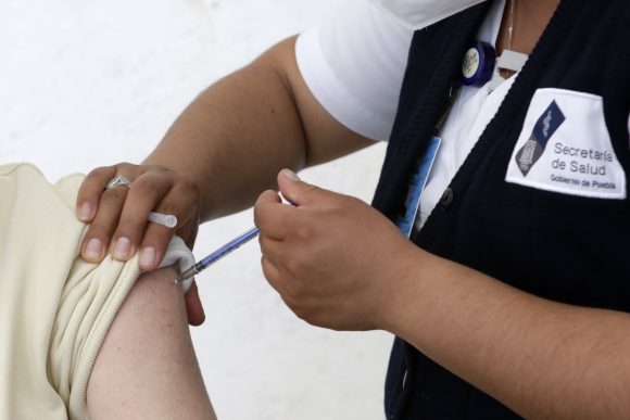 SAN PEDRO CHOLULA . VACUNA CONTRA INFLUENZA Este miércoles inicia 2da dosis de vacuna para 18+ contra Covid en Puebla capital y 18 municipios